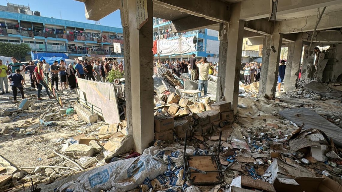 Escuela de en Gaza gestionada por la agencia de la ONU después de un bombardeo israelí. Foto: France 24.