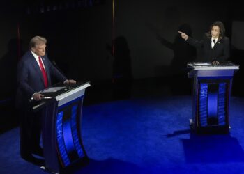 Donald J. Trump y  Kamala Harris durante el debate presidencial. Foto: EFE/EPA/DEMETRIUS FREEMAN / POOL.