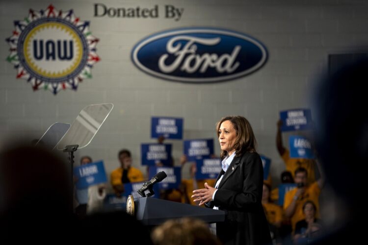 Kamala Harris hablando en Detroit, Michigan, el de 2 de septiembre de 2024. Foto: EFE/EPA/CYDNI ELLEDGE.