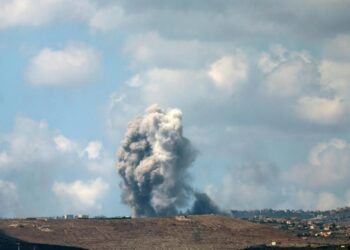 Israel lanza nuevos y devastadores ataques contra el sur del Líbano Foto: EFE/ Atef Safadi.