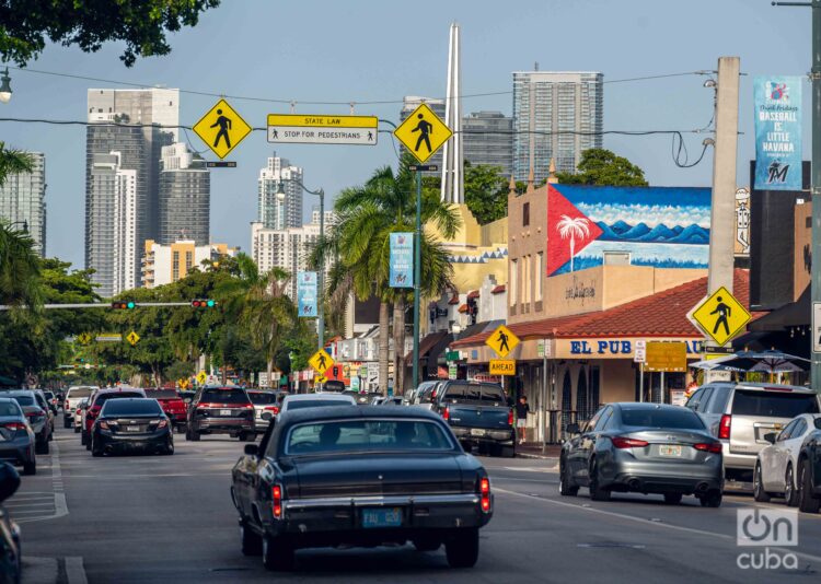 La calle 8 en la Pequeña Habana, Miami. Foto: Kaloian.