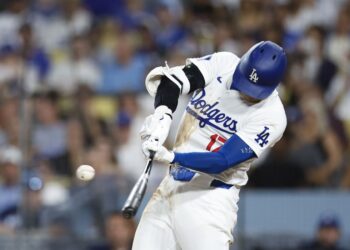 Shohei Ohtani se convirtió en el primer jugador de la historia con una temporada de 50 jonrones y 50 bases robadas. Foto: Caroline Brehman/EFE.