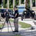 Agentes investigando en el campo de golf de Trump en West Palm Beach. Foto: EFE/EPA/CRISTOBAL HERRERA-ULASHKEVICH.