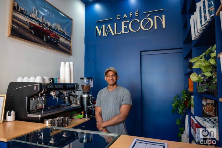 Rey Gilbert, dueño de Café Malecón. Foto: Kaloian.