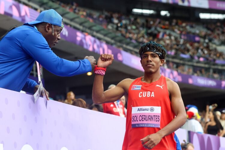 Robiel Yankiel Sol Cervantes compite en la final de salto de longitud T47 del atletismo con sede en Estadio de Francia durante los Juegos Paralìmpicos París 2024, el 3 de Agosto de 2024 en Paris, Francia. Foto: Calixto N. Llanes/Periódico JIT/Archivo