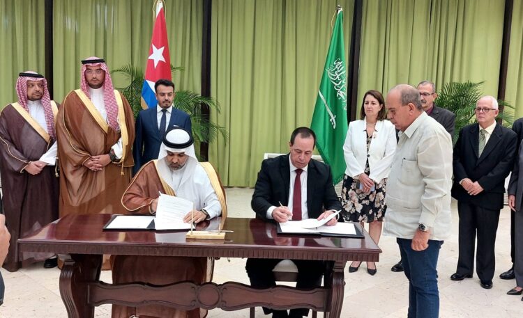 Cuba y Arabia Saudita, con más de una década de cooperación en el campo de la salud, apuestan por elevar la preparación integral de sus  profesionales. Foto: @MINSAPCuba