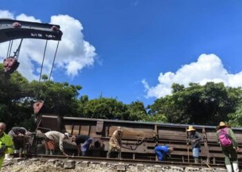 Tren descarrilado en Matanzas. Foto: Perfil de FB del Ministerio del Transporte.