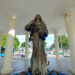 La escultura de la Virgen del Camino, obra de Rita Longa, en la glorieta en la que está situada, en La Habana. Foto: Otmaro Rodríguez.