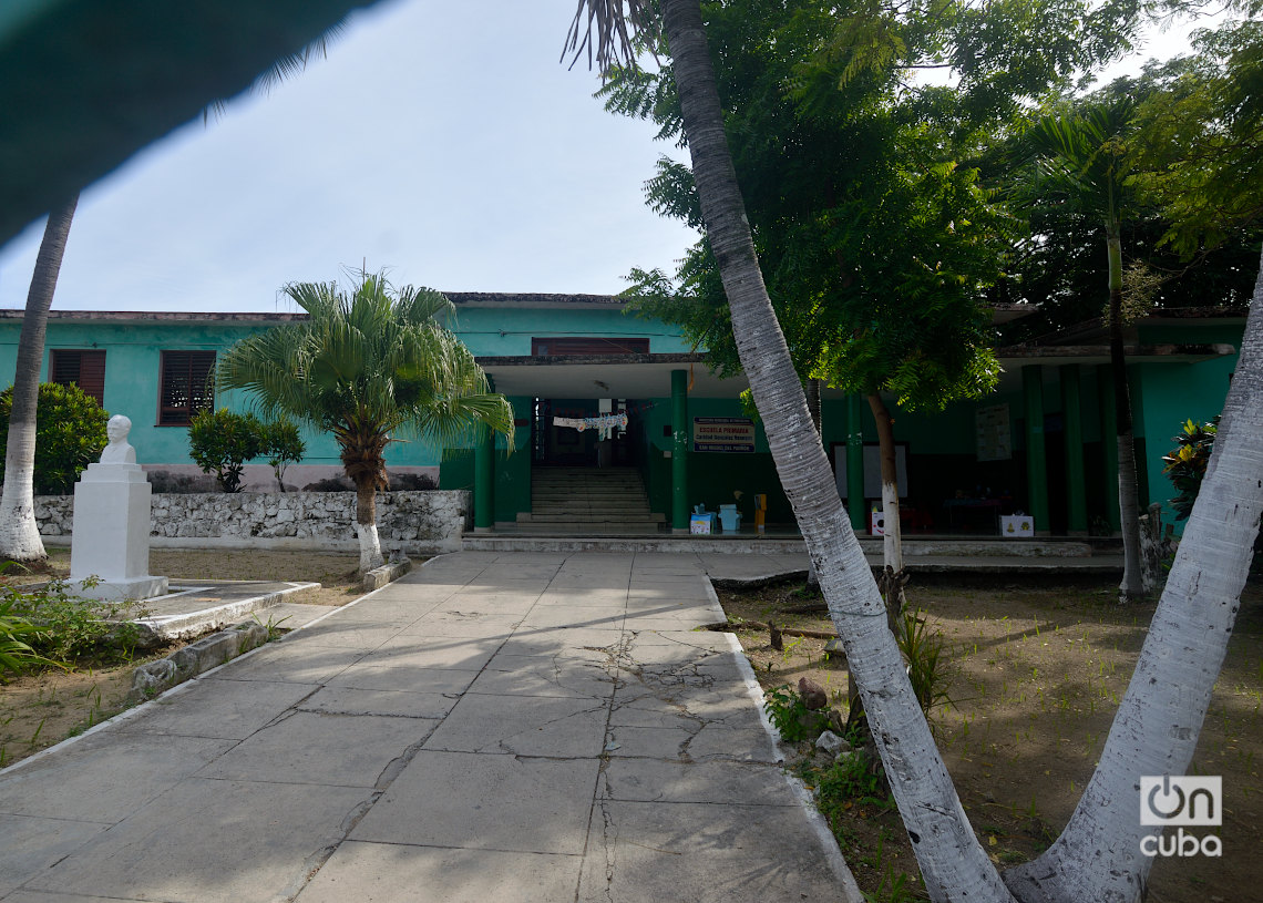 Escuela primaria, en la zona de la Virgen del Camino. Foto: Otmaro Rodríguez.