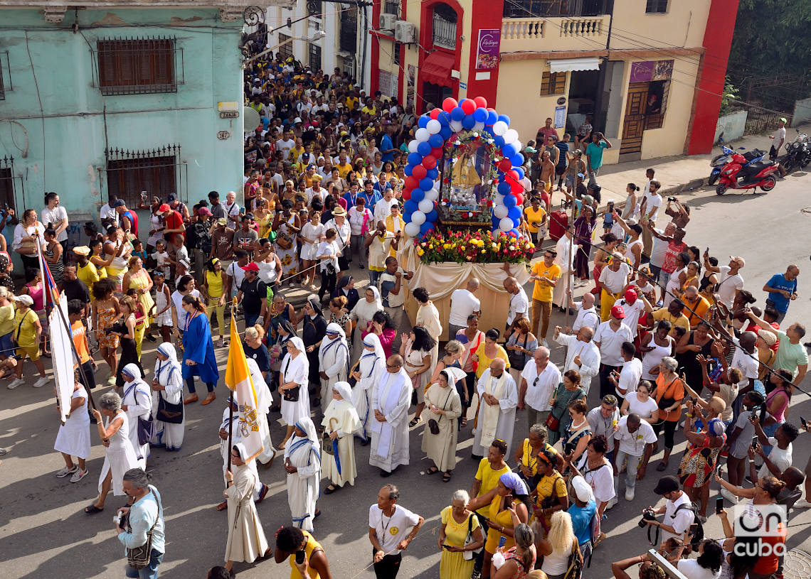 Procesión de la Virgen del Caridad de Cobre por las calles de Centro Habana, el domingo 8 de septiembre de 2024. Foto: Otmaro Rodríguez.