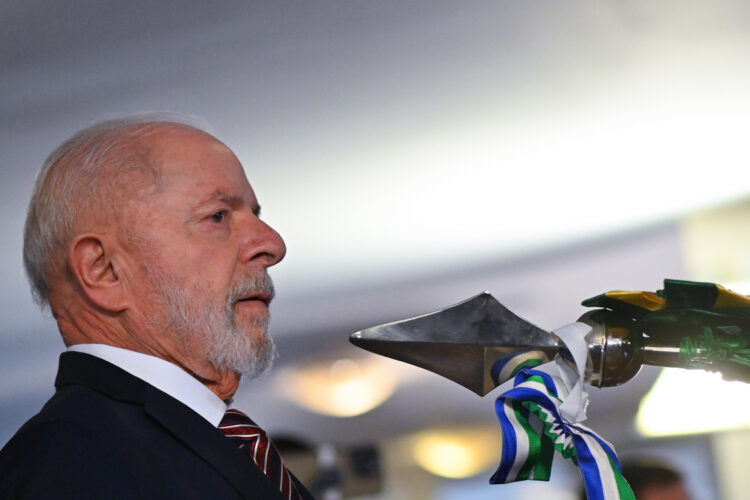 Lula da Silva en la ceremonia de conmemoración de los 25 años del Ministerio de Defensa, en Brasilia. Foto: Andre Borges/EFE.