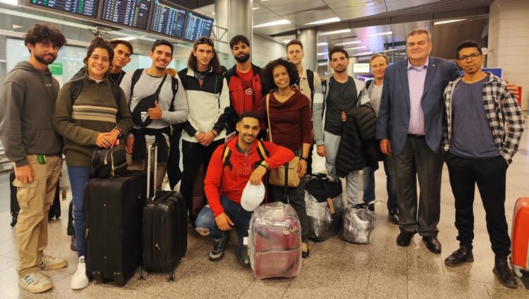 Un nuevo grupo de 11 jóvenes cubanos llegaron a Rusia para estudiar especialidades asociadas al ferrocarril. Foto: Eduardo Rodríguez Dávila / Facebook.