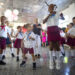 Niños bailan durante el acto de inicio del año escolar en la escuela Solidaridad con Panamá, este lunes, en La Habana. EFE/ Yander Zamora.