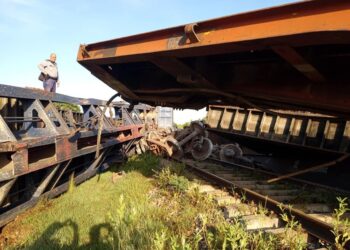 El descarrilamiento de un tren en Matanzas dejó afectados 100 metros de vías en la línea central. Foto: Cubadebate.