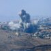 El humo se eleva en el lugar de un ataque aéreo israelí que tuvo como objetivo aldeas del sur del Líbano, visto desde Marjaayoun, sur del Líbano, el 25 de septiembre de 2024. Foto: EFE/EPA/STR