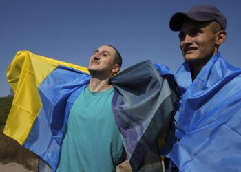 Prisioneros de guerra ucranianos después del intercambio. Foto; STRINGER/EFE/EPA