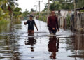 Inundación provocada por el huracán Helene, en el poblado de Guanímar, en la costa sur de la provincia cubana de Artemisa. Foto: Ernesto Mastrascusa / EFE.