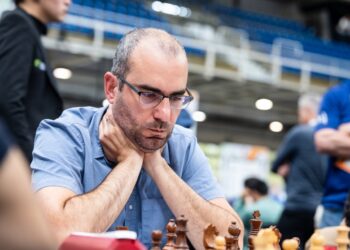 El cubano Leinier Domínguez, que representa a Estados Unidos, logró una histórica medalla de plata por equipos en la Olimpiada Mundial de Ajedrez de Hungría. Foto: FIDE.