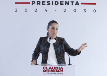 La presidenta electa de México, Claudia Sheinbaum, habla durante una conferencia desde su casa de transición este martes 17 de septiembre, en la Ciudad de México. Foto: EFE/ Mario Guzmán.