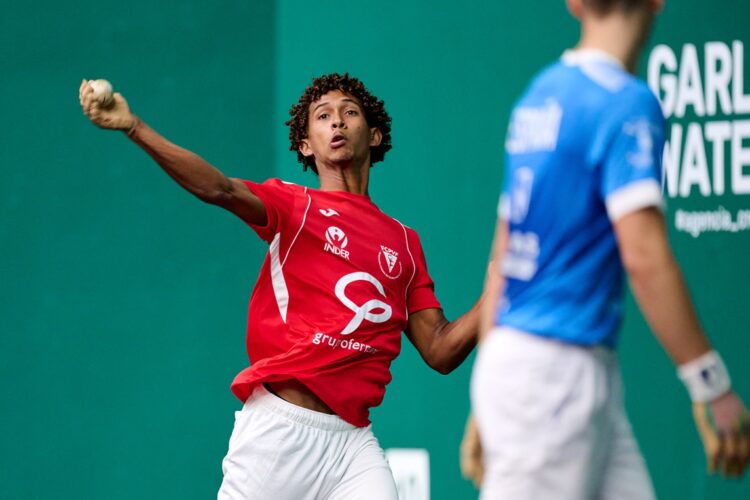 En la modalidad mano individual, el cubano Julio César Domínguez fue quinto. Foto: Federación Navarra de Pelota Vasca.