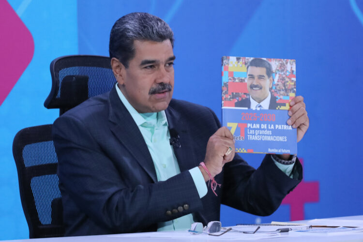 Maduro durante su programa semanal de televisión "Con Maduro +", este lunes en Caracas. Foto: EFE/Prensa Miraflores.