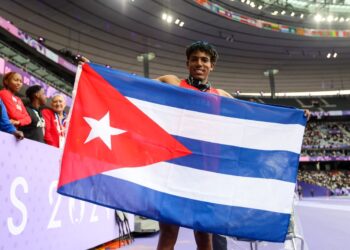 Con un salto de 7.41 metros, Robiel Yankiel Sol dio a Cuba su primera medalla de oro en los Juegos Paralímpicos de París 2024. Foto: Calixto N. Llanes /Jit.