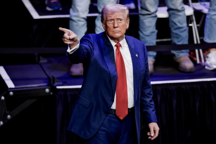 El expresidente estadounidense y candidato presidencial republicano Donald Trump participa en un acto de campaña en Georgia. Foto: Erik S. Lesser / EFE.