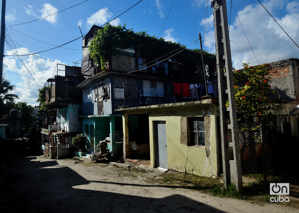 Casa en el reparto Zamora, Marianao, La Habana. Foto: Otmaro Rodríguez.