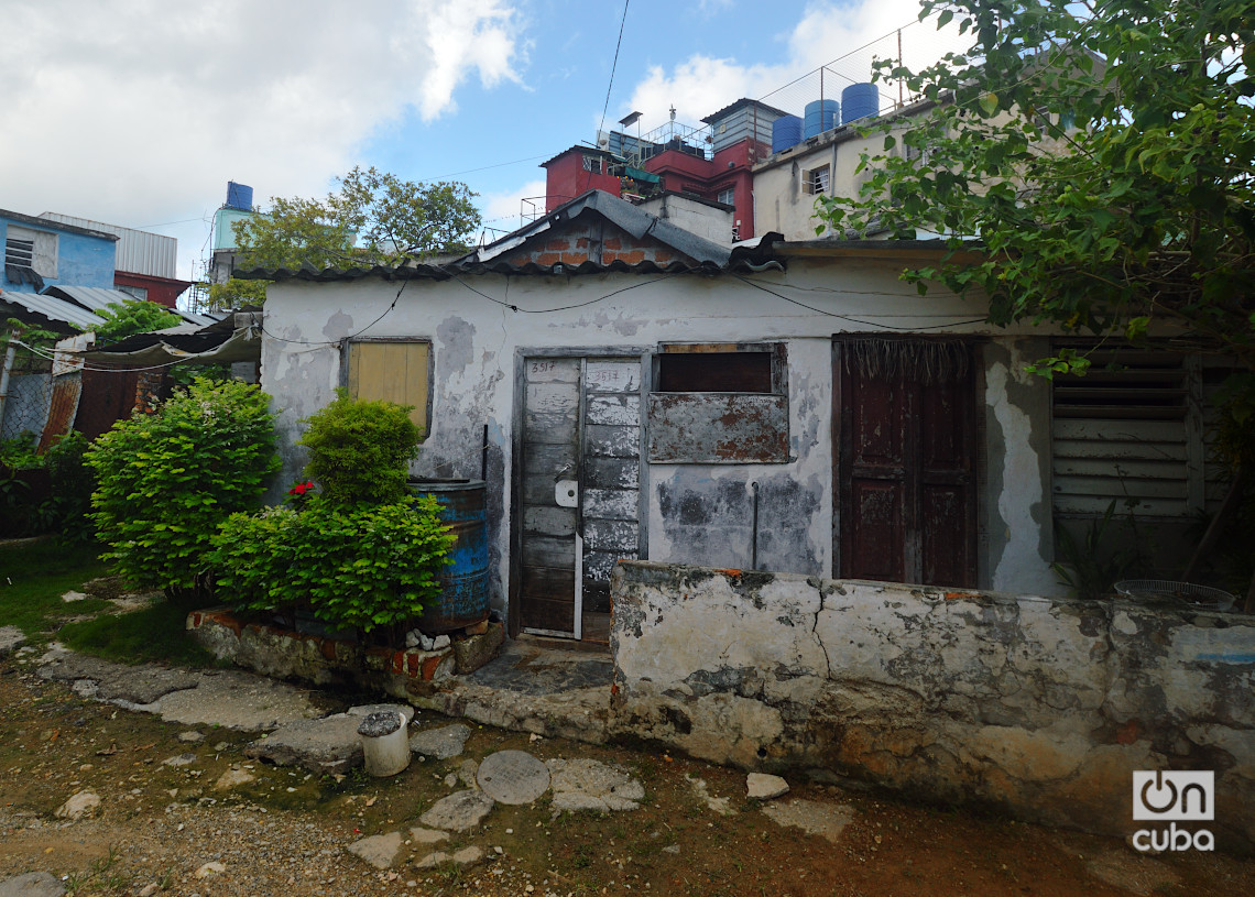 Casa en el reparto Zamora, Marianao, La Habana. Foto: Otmaro Rodríguez.