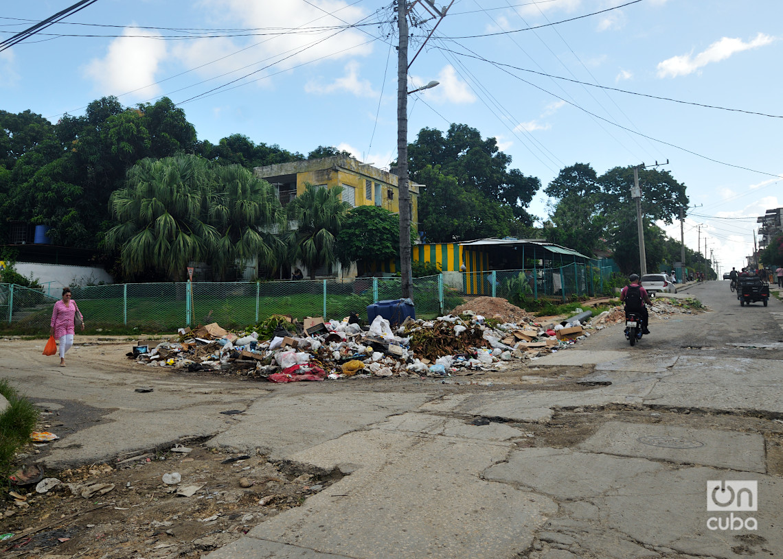 Basurero en el reparto Zamora, Marianao, La Habana. Foto: Otmaro Rodríguez.