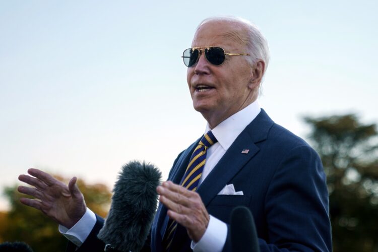 El presidente Biden antes de salir de la Casa Blanca para Phoenix, Arizona. Foto: EFE/EPA/WILL OLIVER.