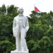 Monumento a Carlos Manuel de Céspedes, en la Plaza de Armas de La Habana. Foto: Otmaro Rodríguez.