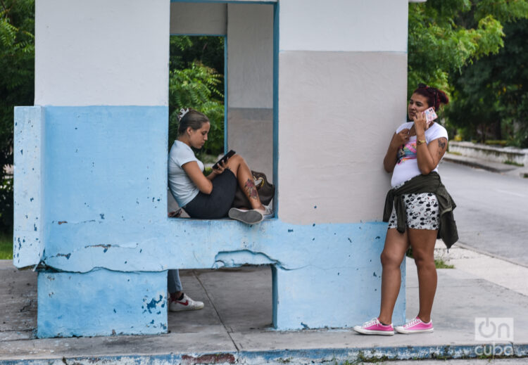 Entre otros aspectos, regula el uso de los espacios digitales. Foto: Kaloian Santos Cabrera.