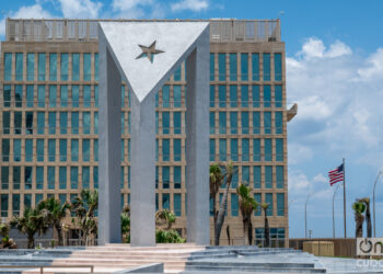 Vista de la embajada de EEUU en La Habana. Foto: Kaloian.