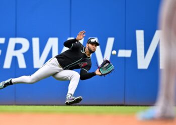 Lourdes Gurriel Jr. tuvo un gran rendimiento defensivo como jardinero izquierdo de los Diamondbacks. Foto: Jason Miller.