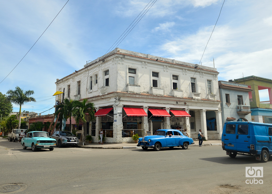 Restaurante privado en la Calzada de Luyanó. Foto: Otmaro Rodríguez.