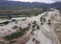 Vista aérea de una zona devastada en la región de San Antonio del Sur una semana después del paso de la tormenta tropical Oscar. Foto: Ernesto Mastrascusa / POOL / EFE.