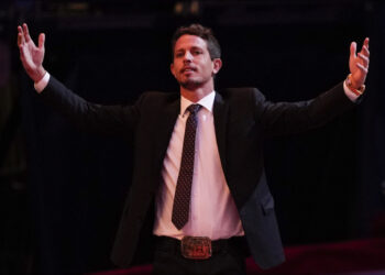 El comediante Tony Hinchcliffe en el Madison Square Garden. Foto: EFE.