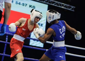 Yojander Fuentes durante un combate en el Campeonato Mundial juvenil de boxeo de Budva 2024. Foto: Facebook/IBA.