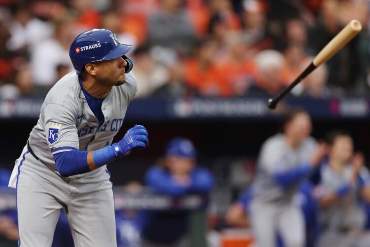 Yulieski Gurriel terminó su labor en postemporada con los Kansas City Royals tras caer eliminados contra los Yankees. Foto: MLB.