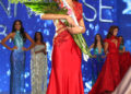 Miss Universo Cuba 2024, Marianela Ancheta, posa con su corona y cinta durante la ceremonia de selección celebrada en el Centro de Arte y Entretenimiento Milander en Miami. Foto: Marlon Pacheco / EFE.