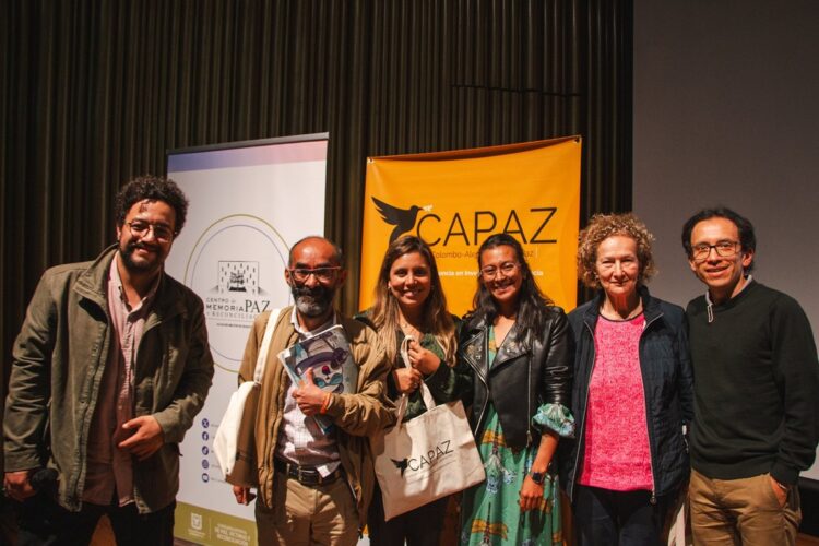 Negociadores de paz por el Gobierno de Colombia en el evento “Negociaciones de Paz y sus Implicaciones en Bogotá”, organizado por el Instituto CAPAZ y el Centro de Memoria, Paz y Reconciliación. Foto: @DelegacionGob