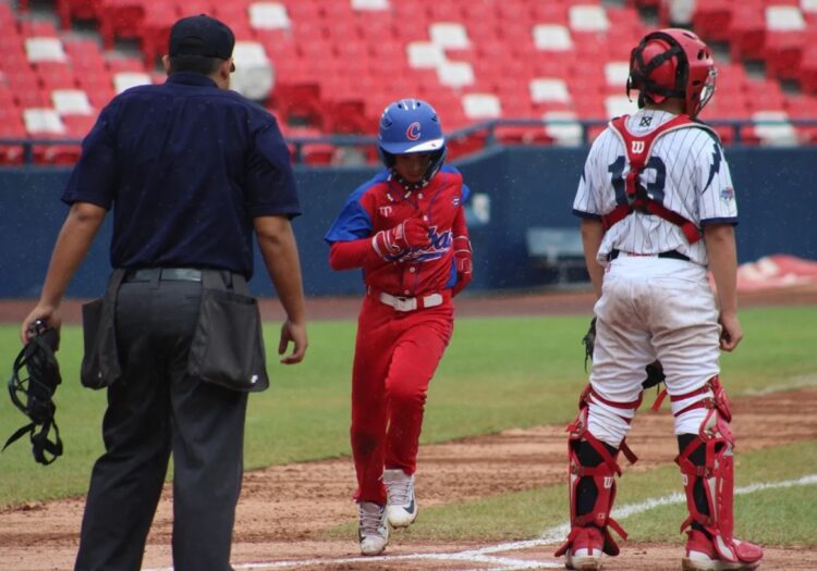 El equipo cubano anota una carrera en el partido por la medalla de bronce del Torneo Premundial de Béisbol sub-12. Finalmente, los cubanitos se impusieron a Panamá con pizarra de 5x1. Foto: Béisbol Américas / Facebook.