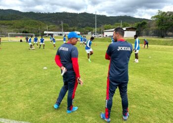 Entrenamiento de futbolistas cubanos. Foto: X @AFCuba_Oficial / Archivo.