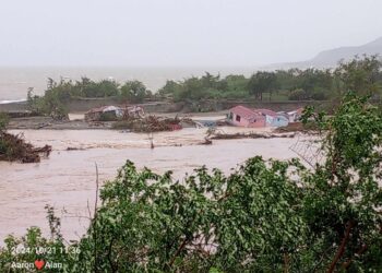 Una zona de Imías, durante el paso de Oscar. Foto tomada del perfil Miguel Noticias, en Facebook.