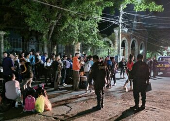 Migrantes ilegales cubanos y de otros países capturados durante un operativo policial en Guatemala. Foto: Policía Nacional Civil de Guatemala / Facebook.