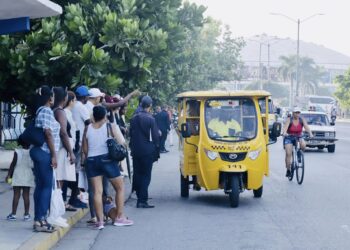 Ya ruedan por las calles de La Habana 35 nuevos triciclos eléctricos. Foto: Facebook/Eduardo Rodríguez Dávila.