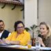 Anne Lemaistre (der) , representante regional de la Unesco en Cuba y a su lado, la viceministra de Educación Cira Piñeiro, durante una conferencia de prensa. Foto: Unesco / Facebook.