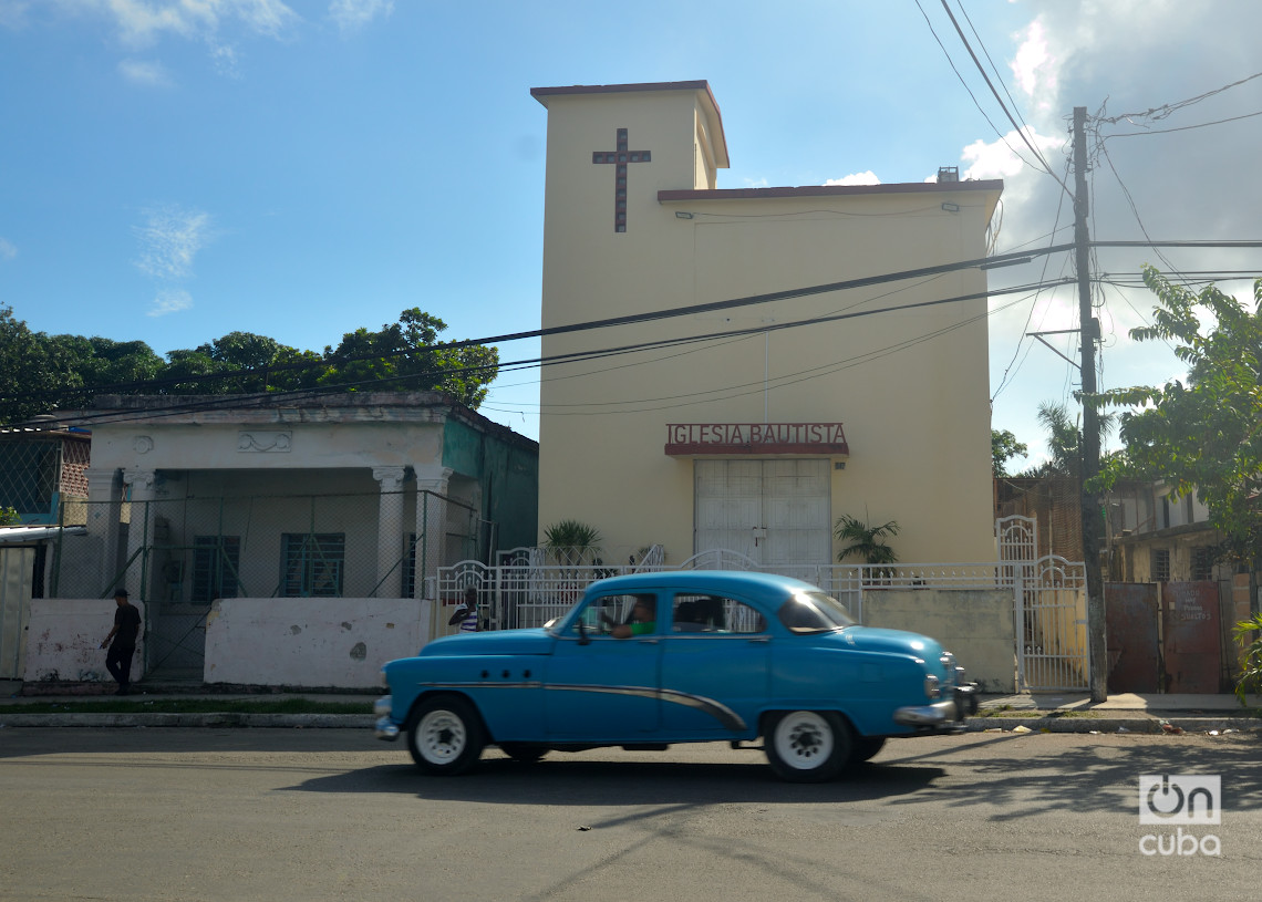 Iglesia Bautista en la Calzada de Bejucal, municipio Arroyo Naranjo. Foto: Otmaro Rodríguez.