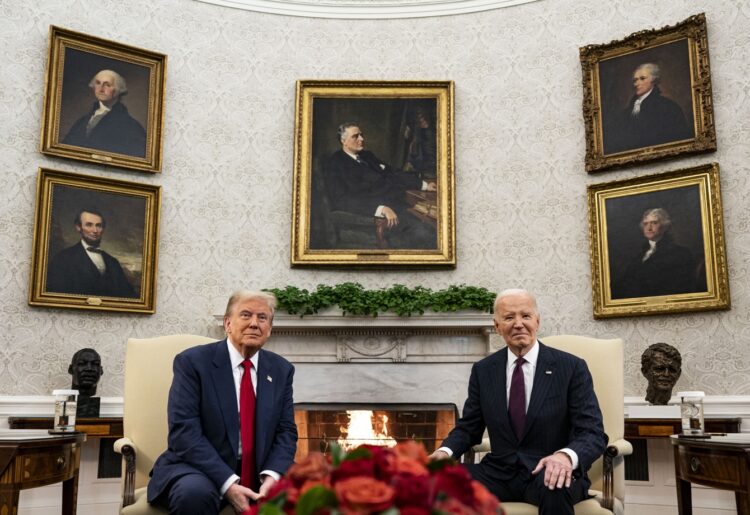 Biden yTrump durante su reunión en la Oficina Oval de la Casa Blanca. Foto: EFE/EPA/AL DRAGO / POOL.